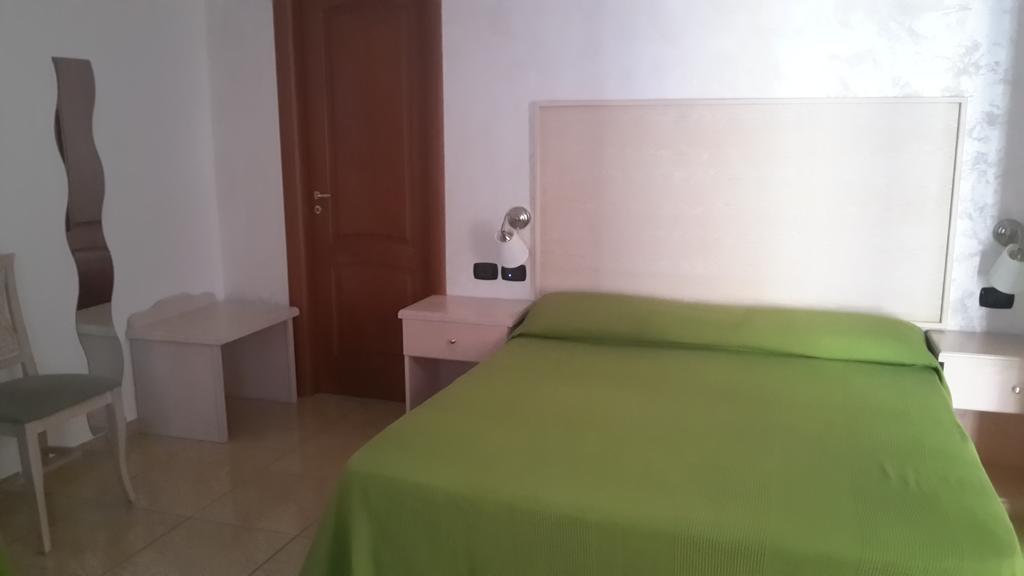 Hotel Miramare Marina di Schiavonea Szoba fotó